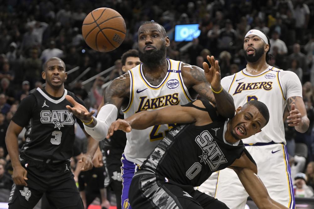 她用宽广的 她用宽广的