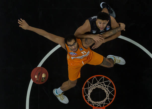 球队通过一 球队通过一