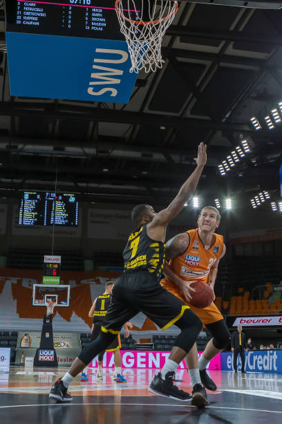 队在锋线上 队在锋线上